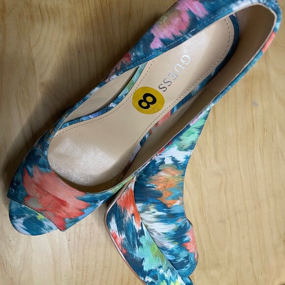 GUESS Women's Cacei Pump - Picture 4 of 5